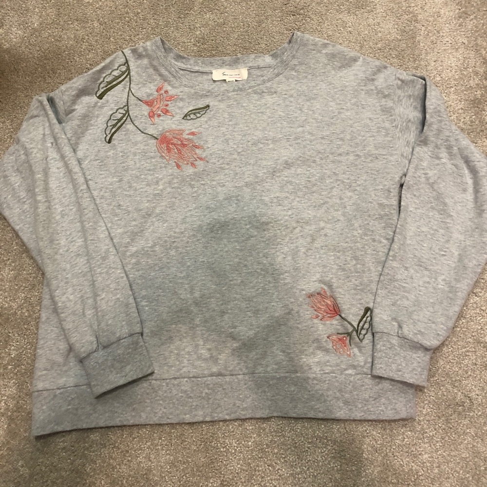 Vince camuto sweatshirt size M